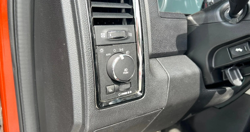 Dodge RAM cena 108900 przebieg: 298000, rok produkcji 2013 z Grójec małe 352